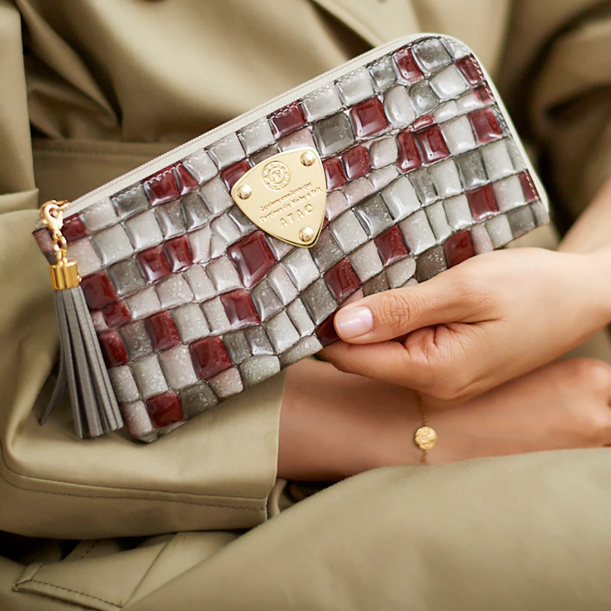 薄型財布が人気の理由とは？薄型財布の特徴や使うメリット・デザイン
