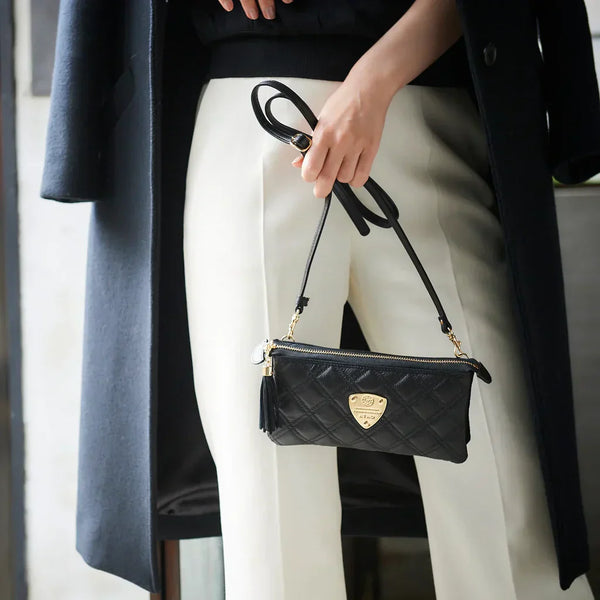 本革のポシェットでなりたい自分に!魅力や選び方・お手入れ方法も詳しく紹介します