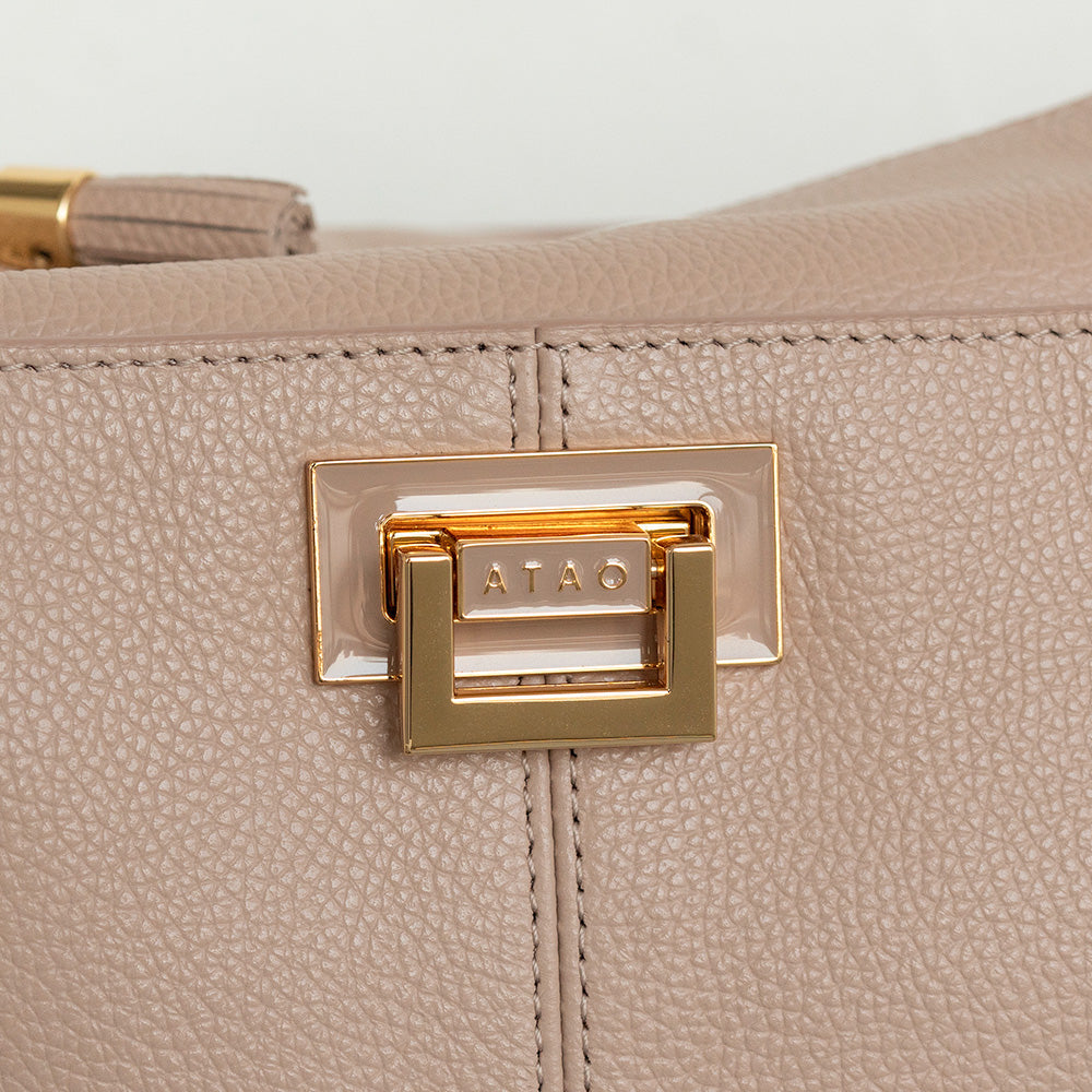 ATAOで人気No;1の2wayバッグ|水にも汚れにも強い撥水レザー|WEEKEND(ウィークエンド)