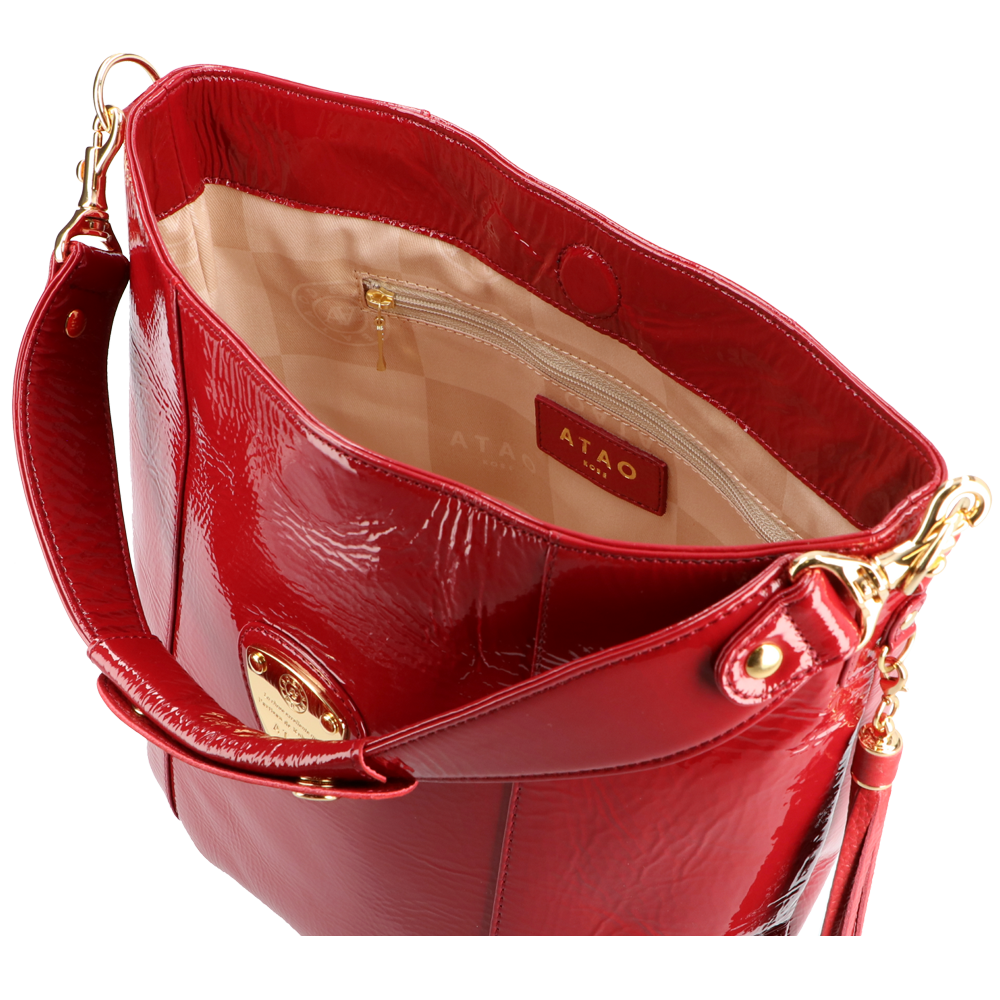 キャンディ|撥水エナメルの超軽量ワンマイルバッグ