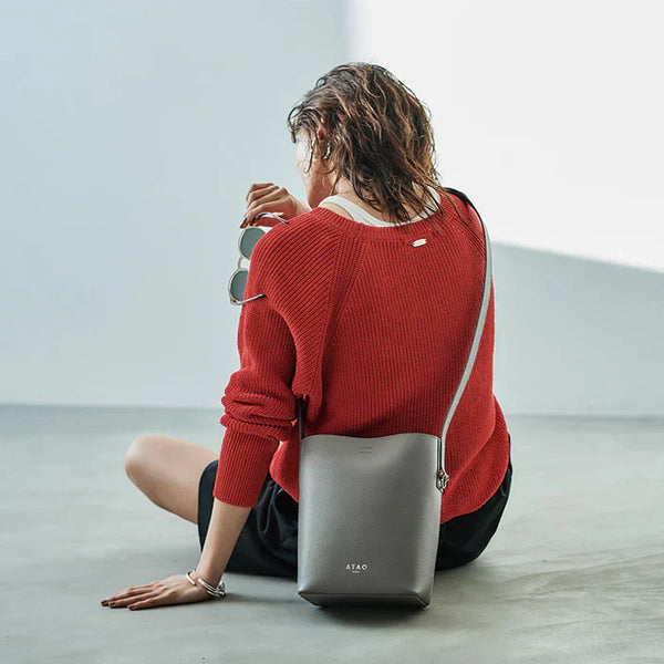 40代の大人の女性におすすめの垢抜けショルダーバッグ5選。ずっと使いたくなるバッグの選び方も解説