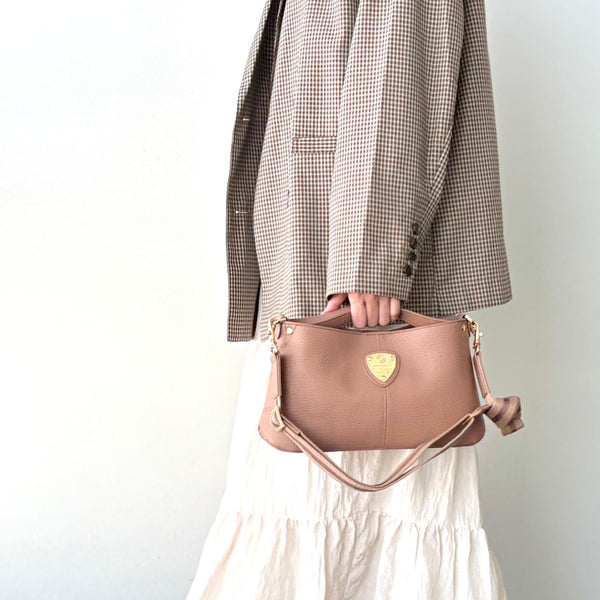 【大人女子必見】小さめバッグで迷ったらまずコレ。アタオのチヴィが話題のワケ。