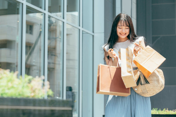 20代女性から人気の二つ折り財布！人気のタイプ・デザインや選ぶときのポイントをご紹介