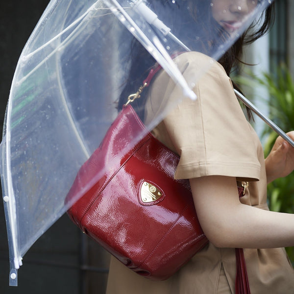 突然の雨、どうする？夏の終わりに選びたい「撥水・防水バッグ」特集