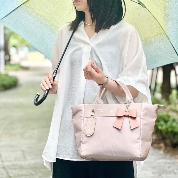雨の日も大活躍！頼れるナイロンバッグ「オペラ」｜IANNE