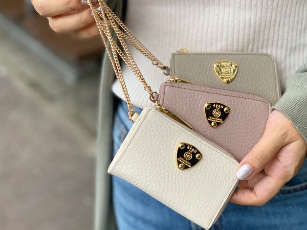 女性に大人気のキーケース付きの財布の魅力を紹介！人気の形や選び方もご紹介します