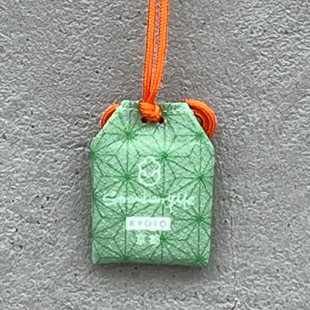 蛇革が入った京都発の「お守り」