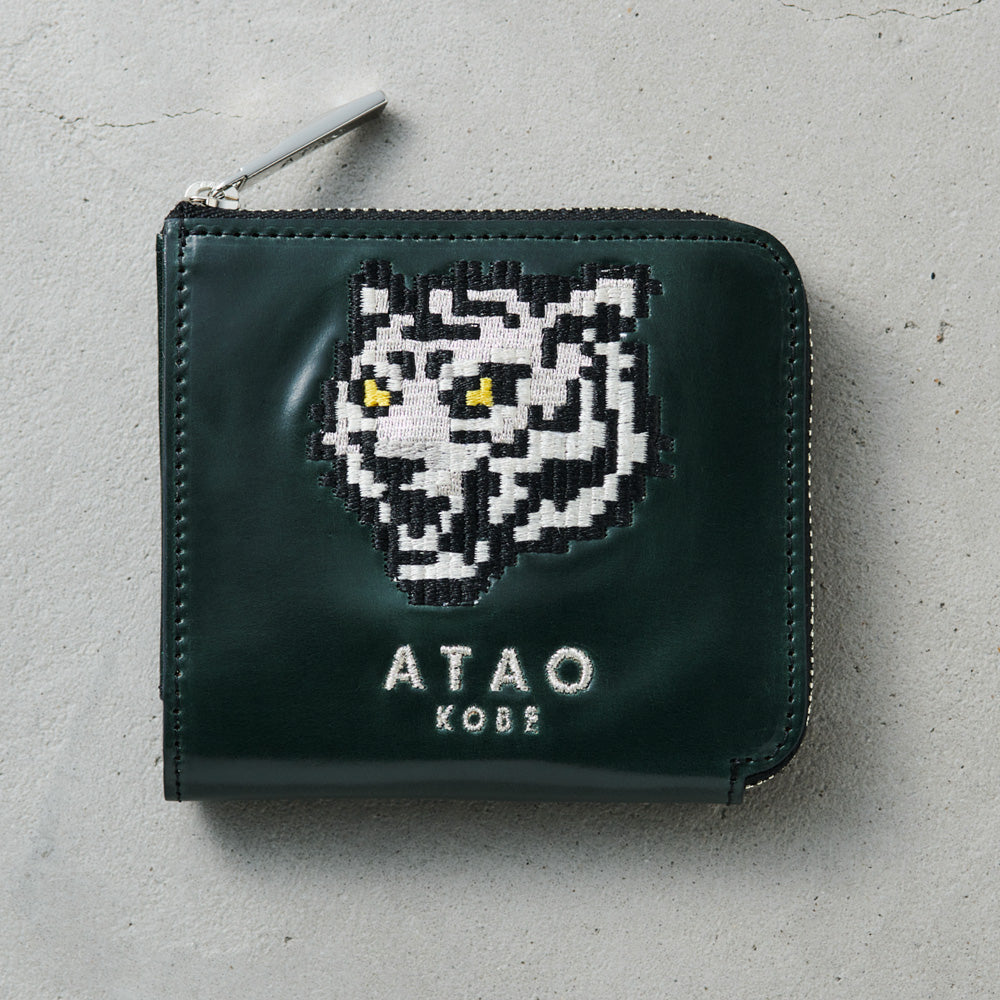 希少なコードバンのミニ財布｜銀糸で刺繍されたホワイトタイガー（白虎）